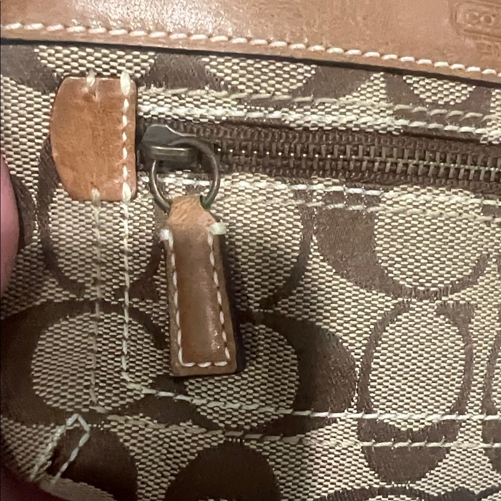 Vintage Y2K Coach Signature Brown and Tan Wristlet - Picture 6 of 8